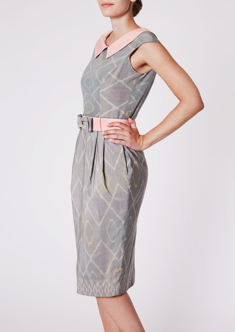 City dress with round collar in Ikat-silk, pale cadet grey - Side view