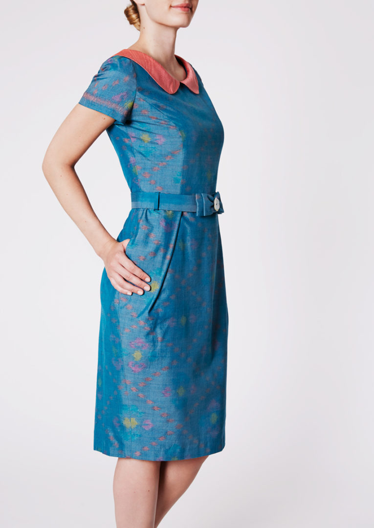 City dress with round collar in Ikat-silk, petrol blue - Side view