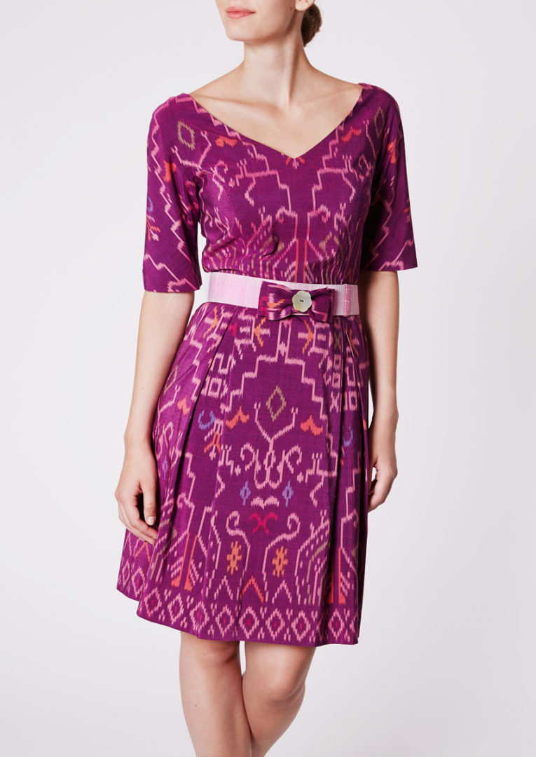City dress with V-neckline in Ikat-silk, dark orchid purple - Front view