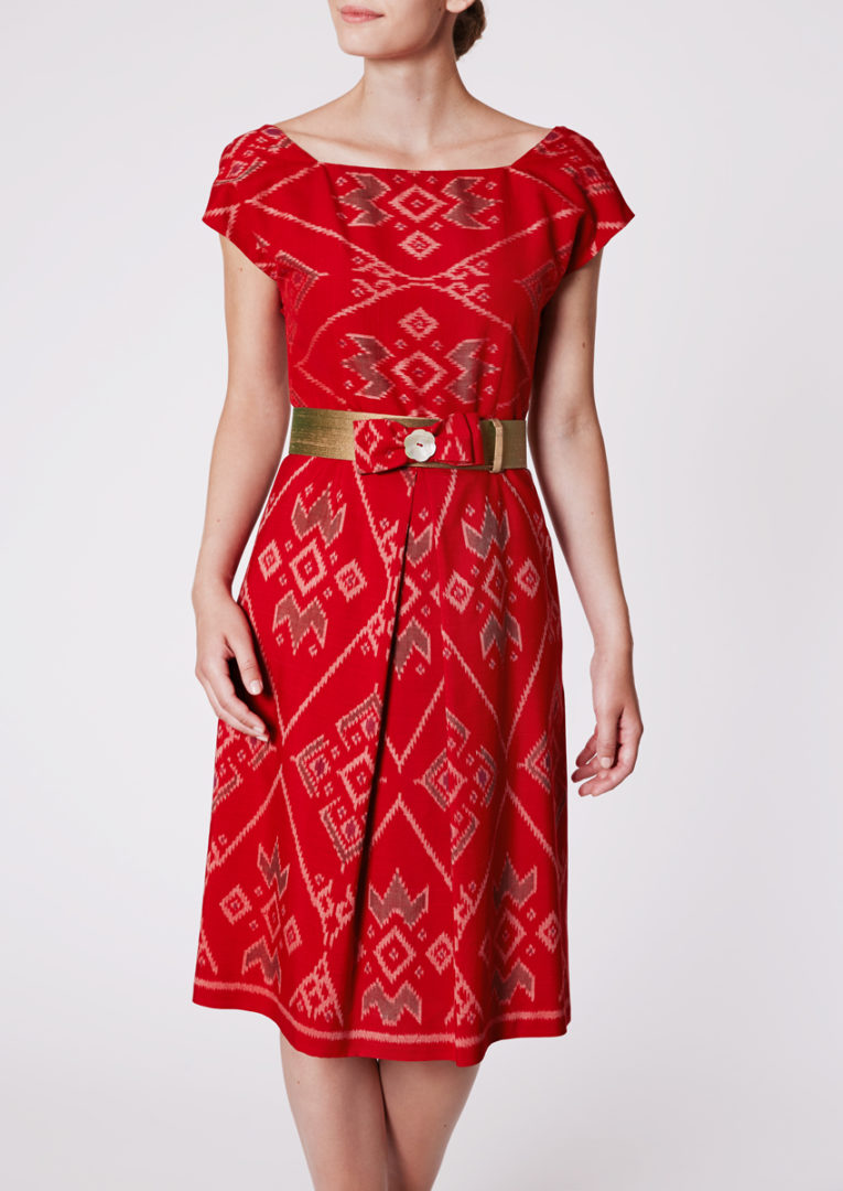 City dress with visible golden back zip in Ikat-silk, rubin red - Front view