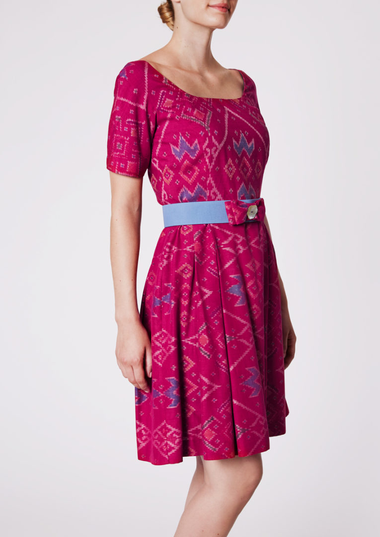 City dress with round neckline in Ikat-silk, red violet - Side view