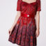 Stadtkleid mit Herzausschnitt aus Ikat-Seide Barolo-rot - Vorderansicht