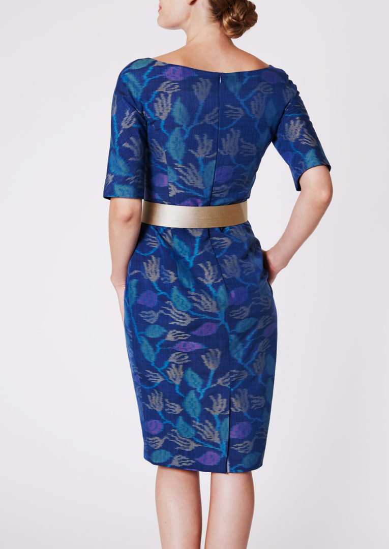 City dress with generous V-neckline in Ikat-silk, dark blueberry blue - Back view
