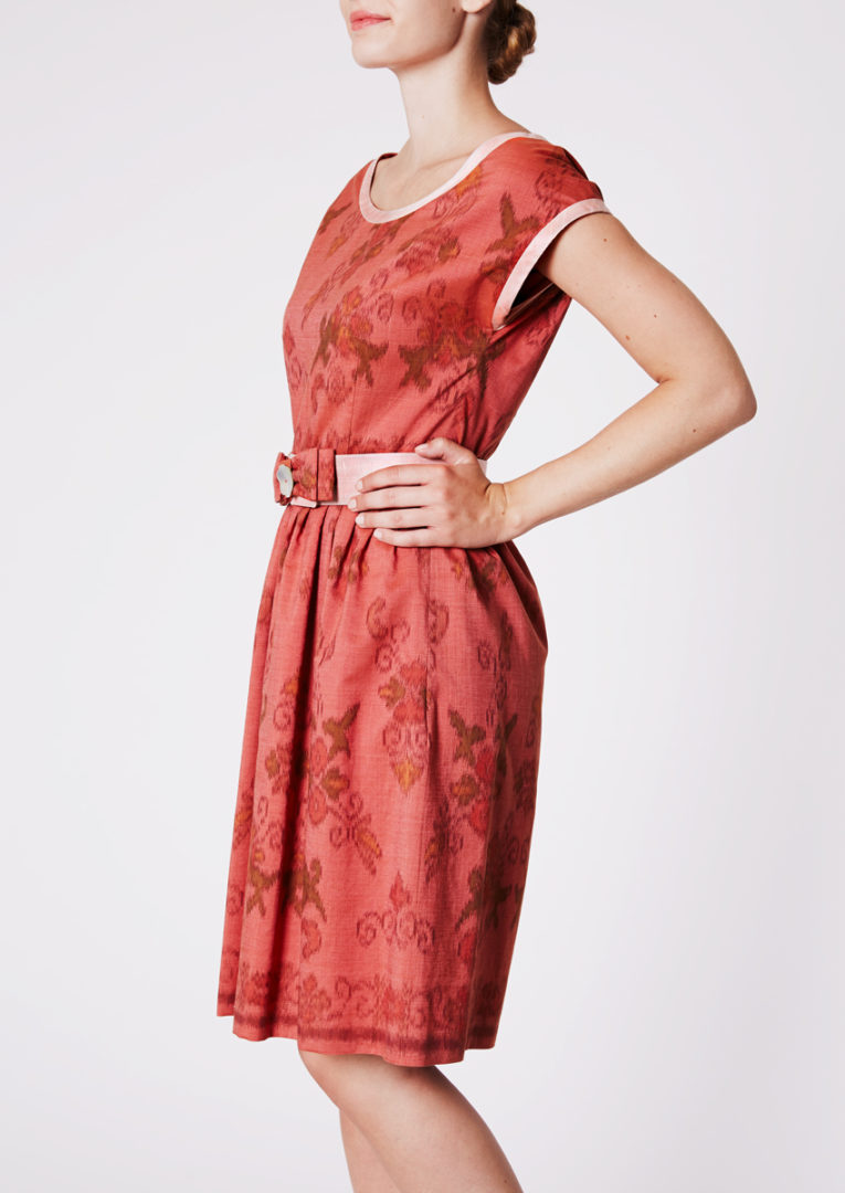 City dress with round neckline in Ikat-cotton, tea rose - Side view