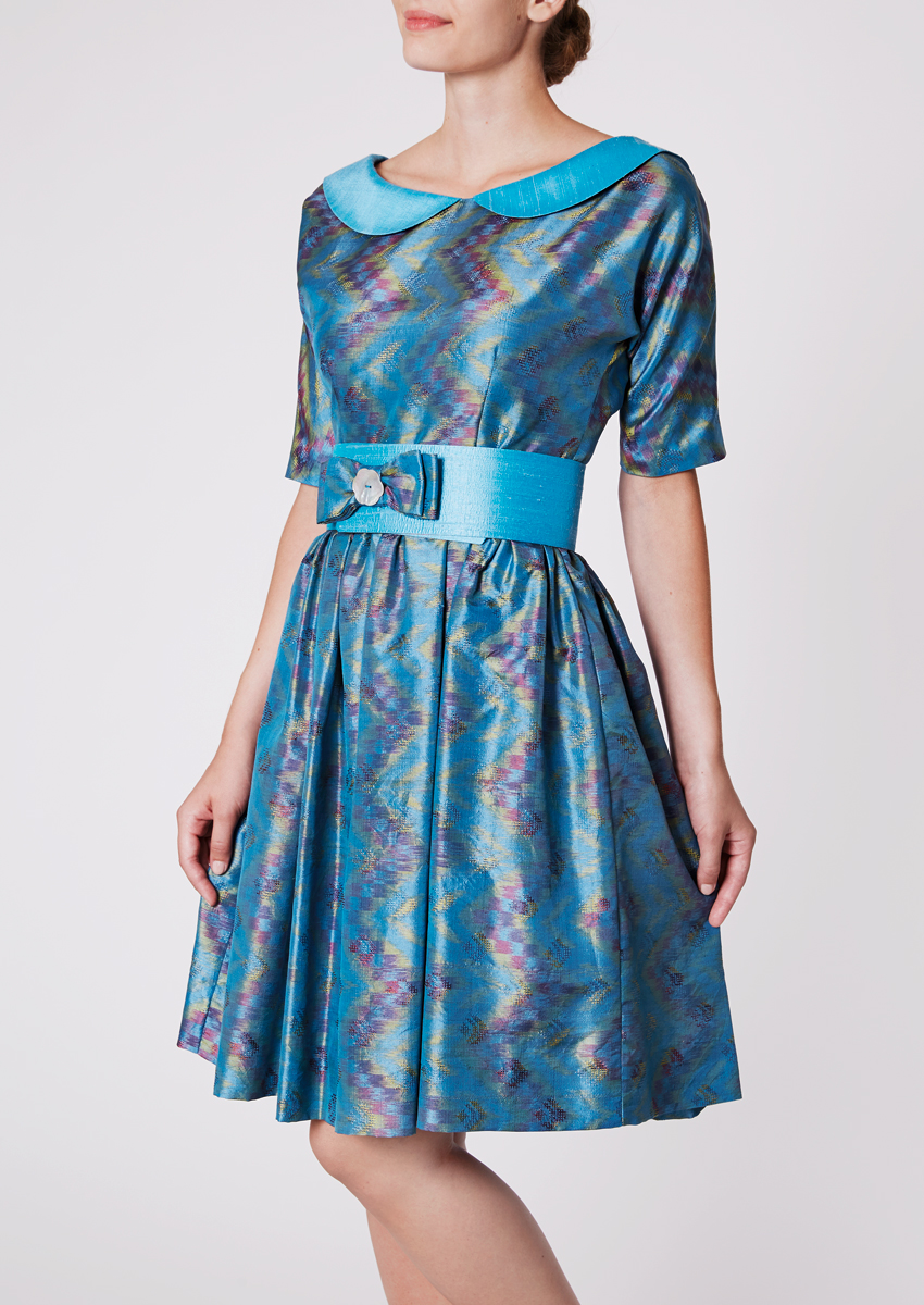 Cocktail dress with wide round collar in Ikat-silk, shining steel blue - Side view